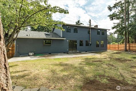 1076 NW Kitsap Terrace Oak Harbor WA 98277