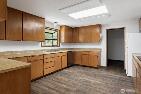 1076 NW Kitsap Terrace Oak Harbor WA 98277