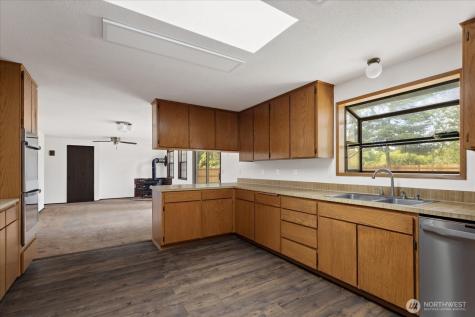 1076 NW Kitsap Terrace Oak Harbor WA 98277