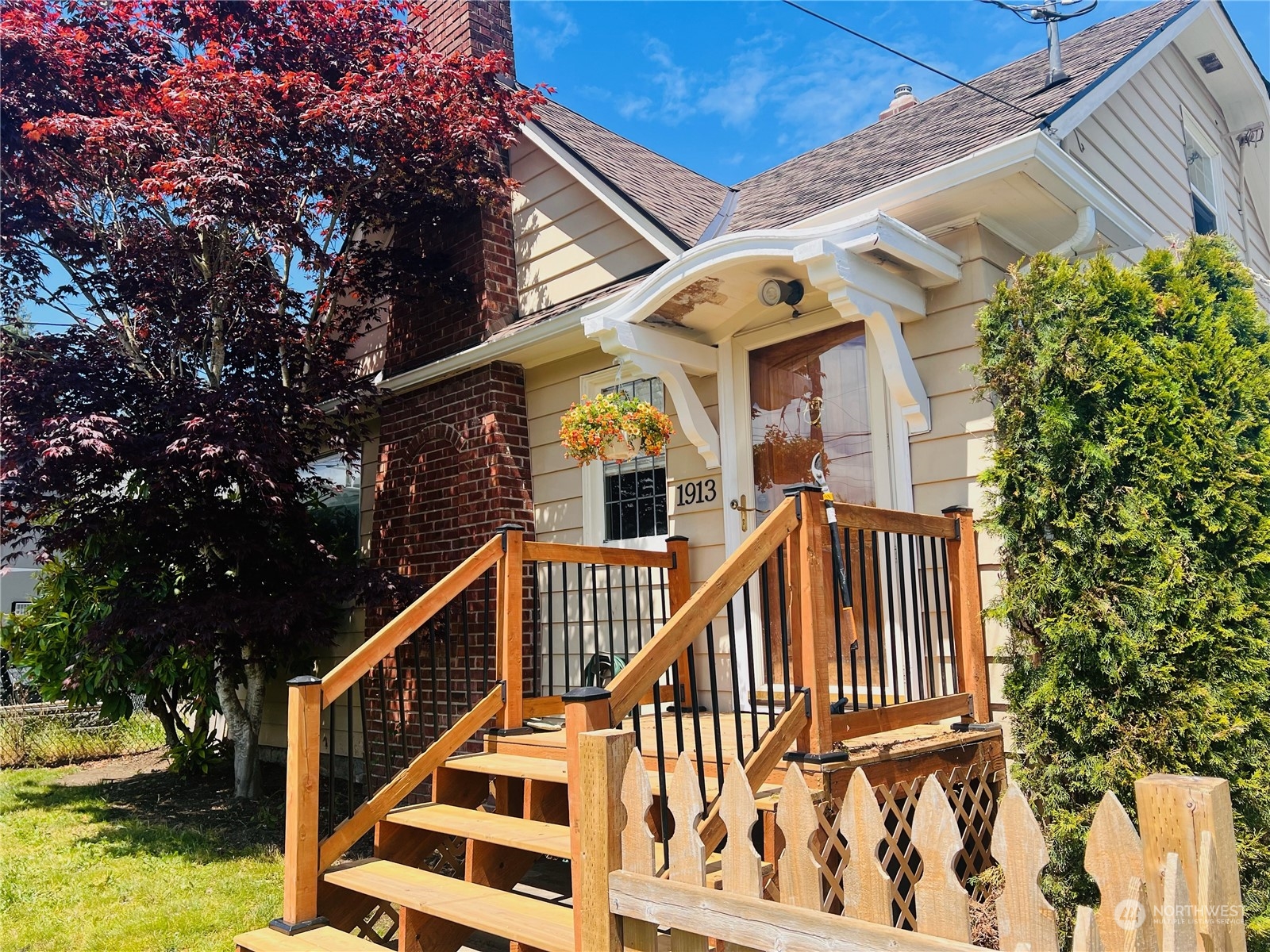 1913 Pinehurst Avenue Everett WA 98203