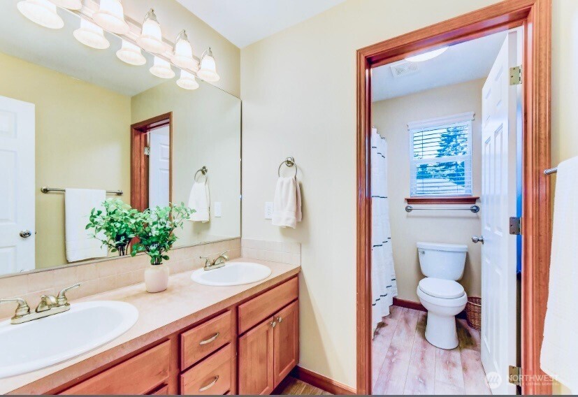 907 196th Place SW Lynnwood WA 98036