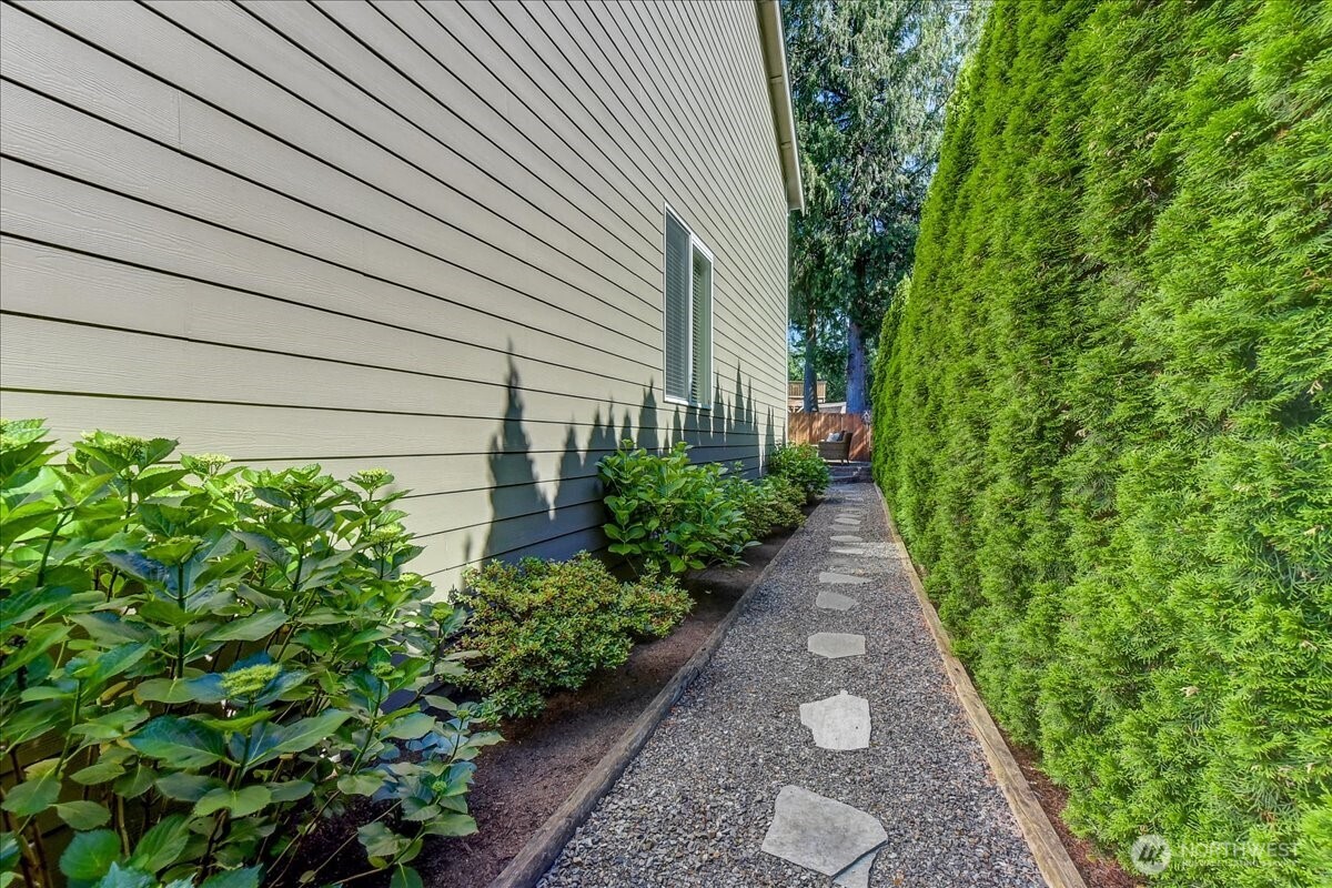 907 196th Place SW Lynnwood WA 98036
