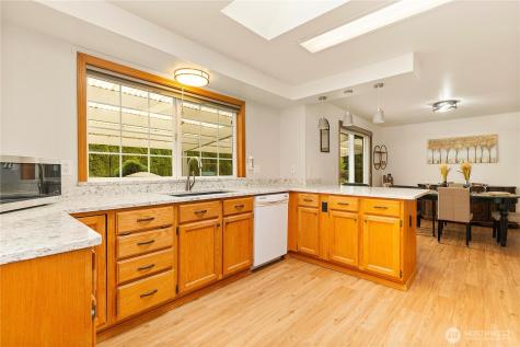 560 N Sunset Drive Camano Island WA 98282