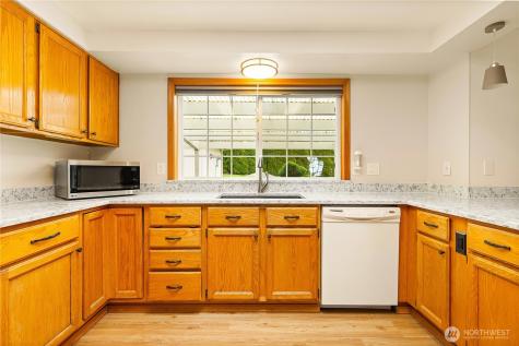 560 N Sunset Drive Camano Island WA 98282