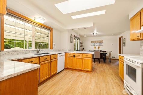 560 N Sunset Drive Camano Island WA 98282