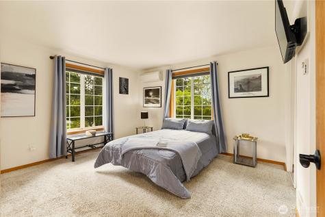 560 N Sunset Drive Camano Island WA 98282