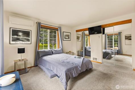 560 N Sunset Drive Camano Island WA 98282