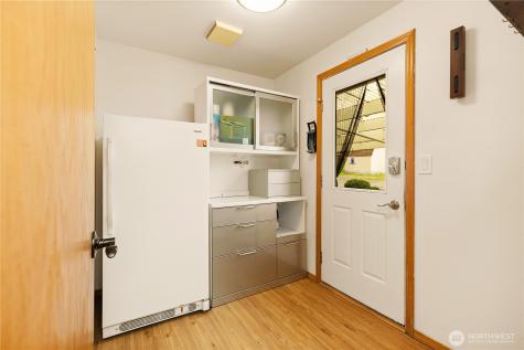 560 N Sunset Drive Camano Island WA 98282