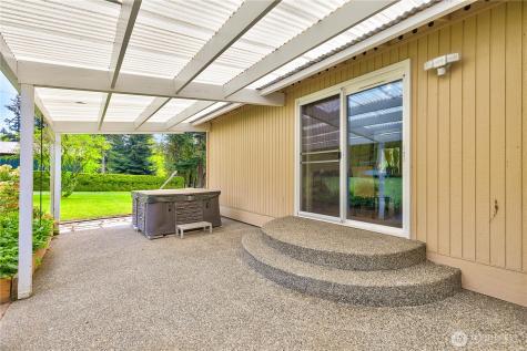 560 N Sunset Drive Camano Island WA 98282