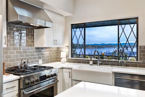 7710 57th Avenue NE Seattle WA 98115