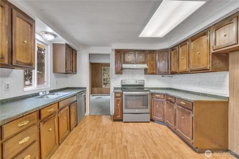 8214 191st Street E Puyallup WA 98375