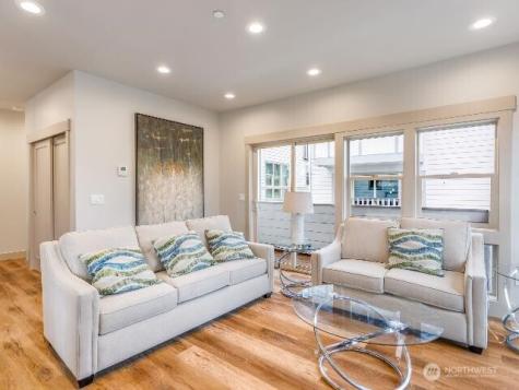 13716 30 Avenue NE Seattle WA 98125