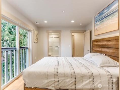 13716 30 Avenue NE Seattle WA 98125