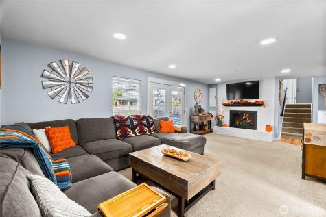 2105 W Stewart Puyallup WA 98371
