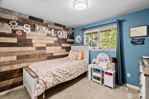 2105 W Stewart Puyallup WA 98371