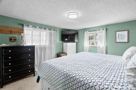 2105 W Stewart Puyallup WA 98371