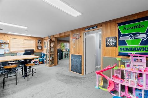 2105 W Stewart Puyallup WA 98371