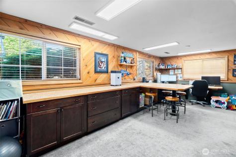2105 W Stewart Puyallup WA 98371