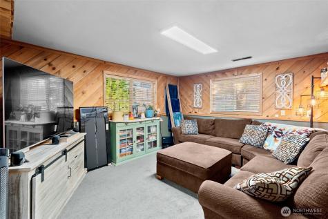 2105 W Stewart Puyallup WA 98371