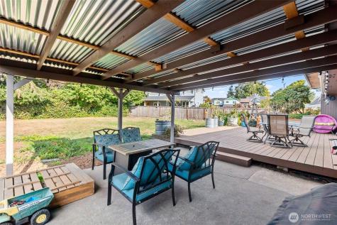2105 W Stewart Puyallup WA 98371