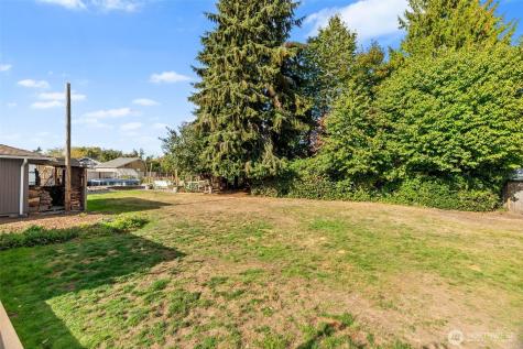 2105 W Stewart Puyallup WA 98371