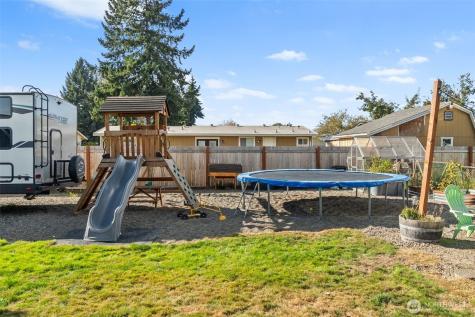 2105 W Stewart Puyallup WA 98371