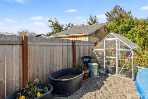 2105 W Stewart Puyallup WA 98371