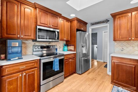 2105 W Stewart Puyallup WA 98371