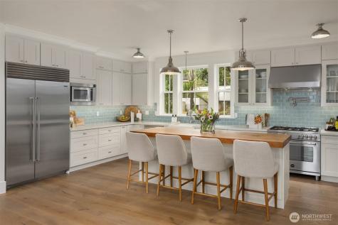 10717 NE Manitou Park Boulevard Bainbridge Island WA 98110