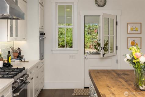 10717 NE Manitou Park Boulevard Bainbridge Island WA 98110