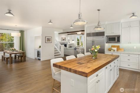 10717 NE Manitou Park Boulevard Bainbridge Island WA 98110