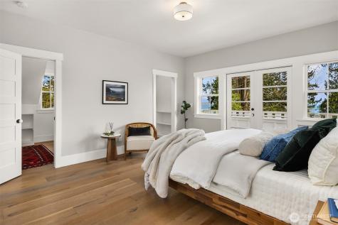 10717 NE Manitou Park Boulevard Bainbridge Island WA 98110