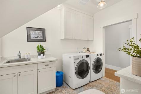 10717 NE Manitou Park Boulevard Bainbridge Island WA 98110
