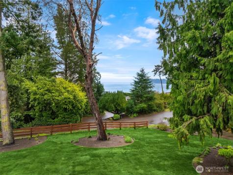 10717 NE Manitou Park Boulevard Bainbridge Island WA 98110