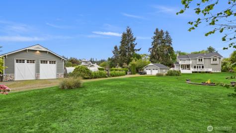 15390 Broom Bainbridge Island WA 98110