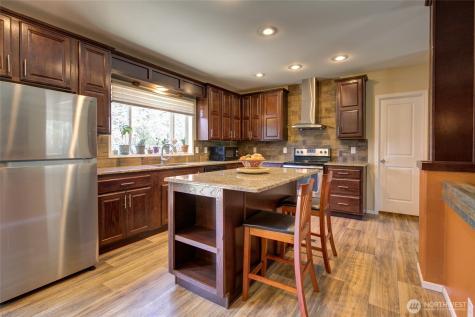 663 Woodland Loop NE Ocean Shores WA 98569