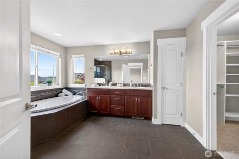 8119 172nd Avenue E Sumner WA 98390