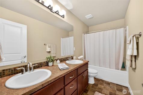 8119 172nd Avenue E Sumner WA 98390