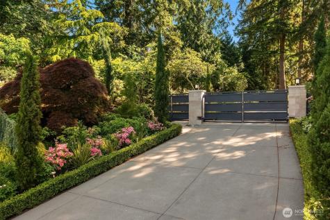 3253 Hunts Point Road Bellevue WA 98004