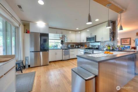 1830 Hoffman Hill Boulevard Dupont WA 98327