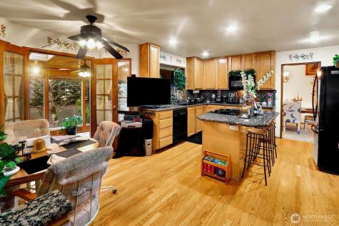 32807 12th Avenue SW Federal Way WA 98023