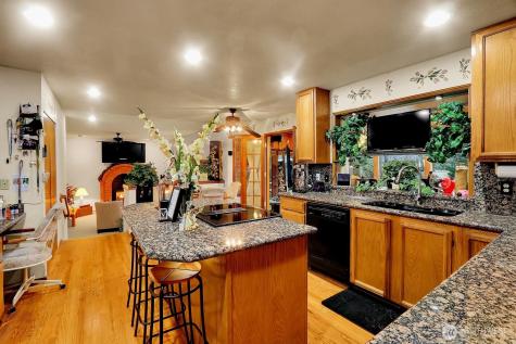 32807 12th Avenue SW Federal Way WA 98023
