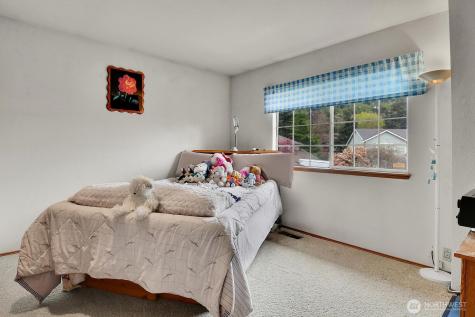 32807 12th Avenue SW Federal Way WA 98023