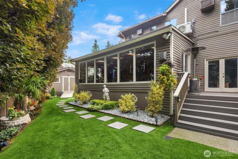 32807 12th Avenue SW Federal Way WA 98023