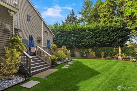 32807 12th Avenue SW Federal Way WA 98023