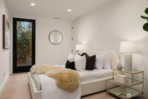 7626 NE 10th Street Medina WA 98039