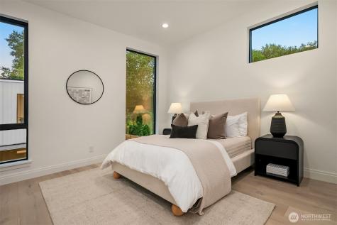 7626 NE 10th Street Medina WA 98039