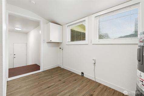 107 N 2nd Pe Ell WA 98572