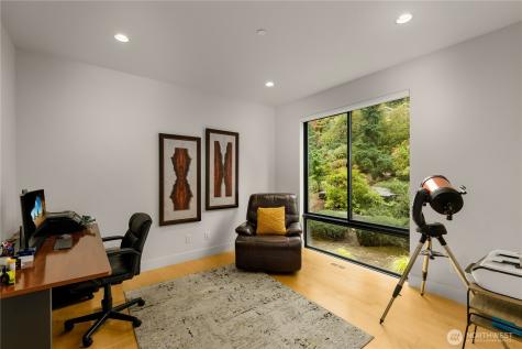 7002 93rd Avenue SE Mercer Island WA 98040