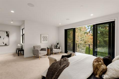 7002 93rd Avenue SE Mercer Island WA 98040